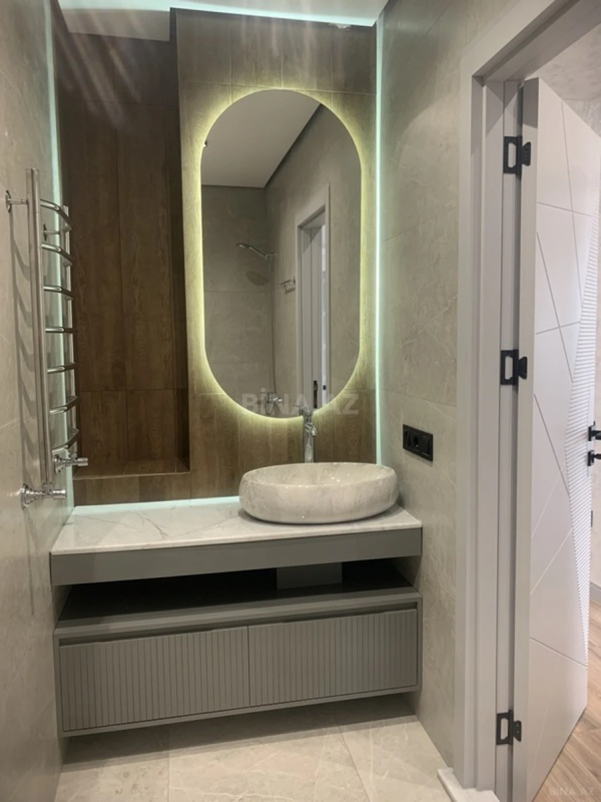 Satılır 4 otaqlı mənzil 182 m²