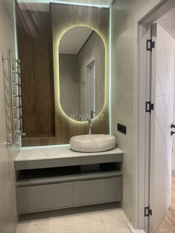 Satılır 4 otaqlı mənzil 182 m²