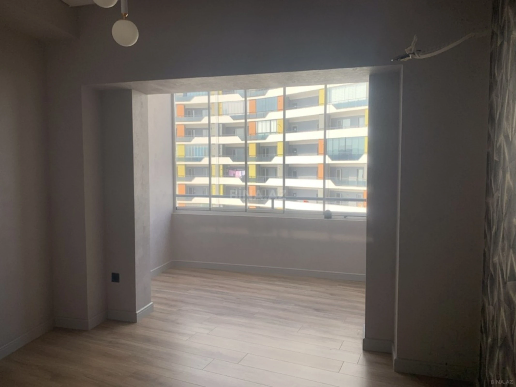 Satılır 4 otaqlı mənzil 182 m²