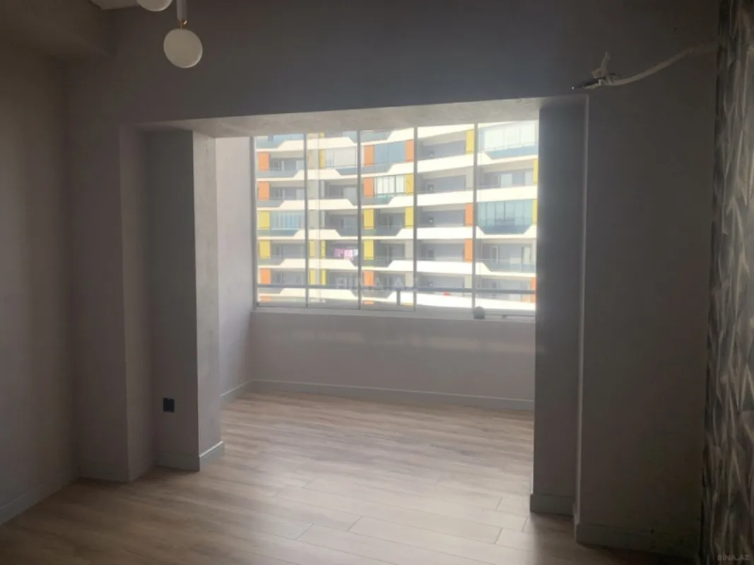 Satılır 4 otaqlı mənzil 182 m²