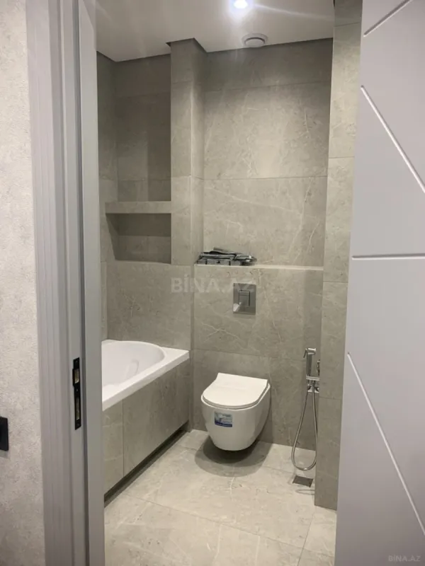 Satılır 4 otaqlı mənzil 182 m²