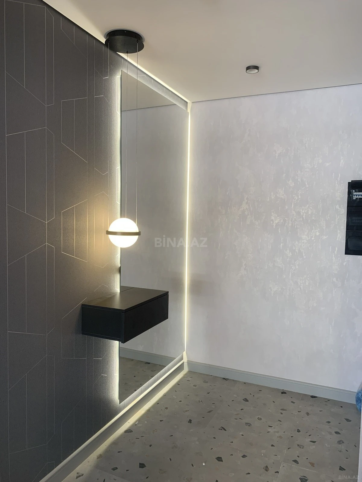 Satılır 4 otaqlı mənzil 182 m²