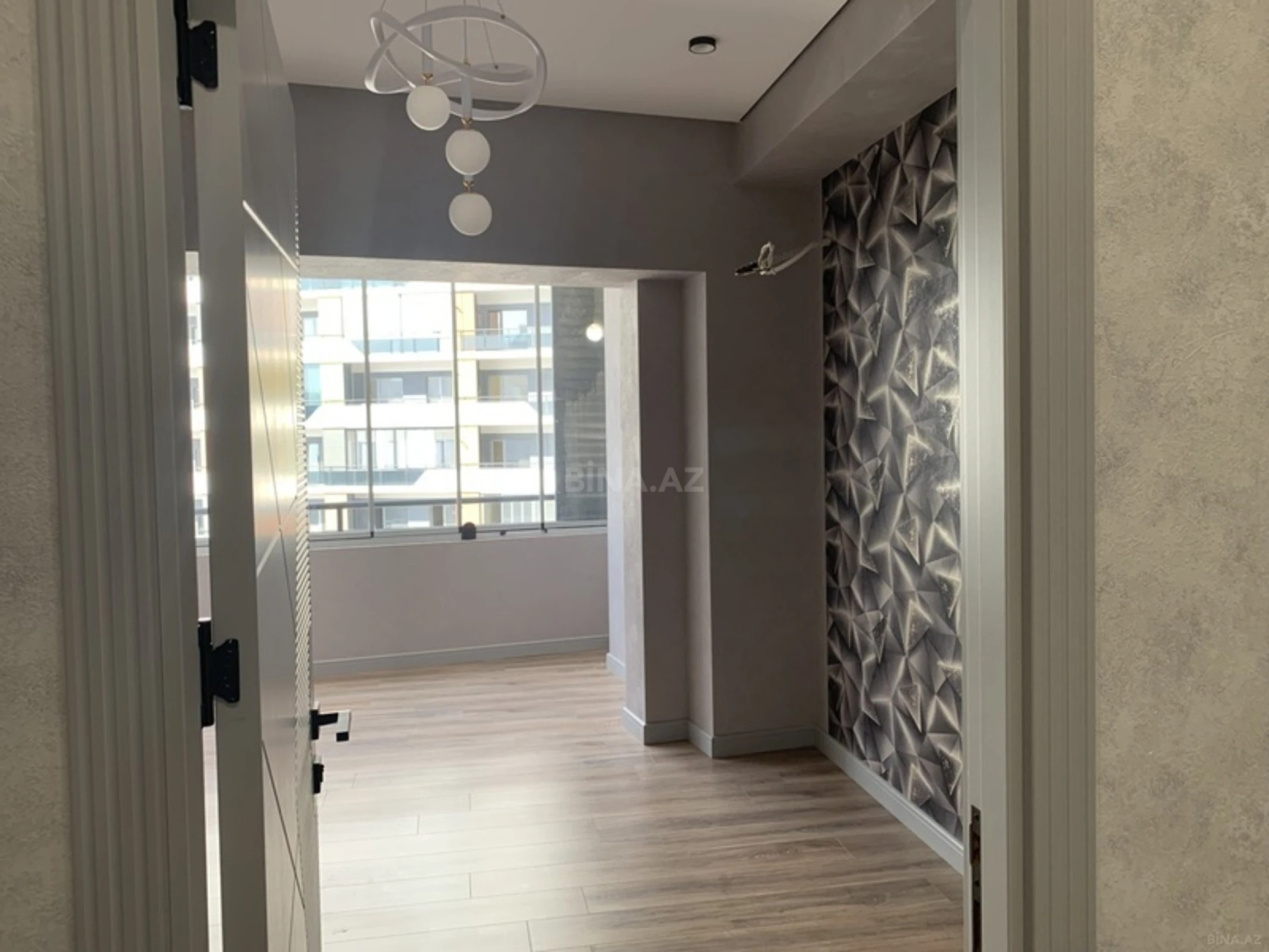 Satılır 4 otaqlı mənzil 182 m²