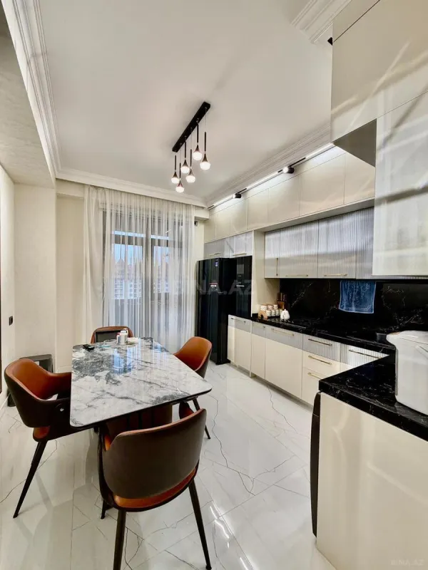 Satılır 3 otaqlı mənzil 125 m²
