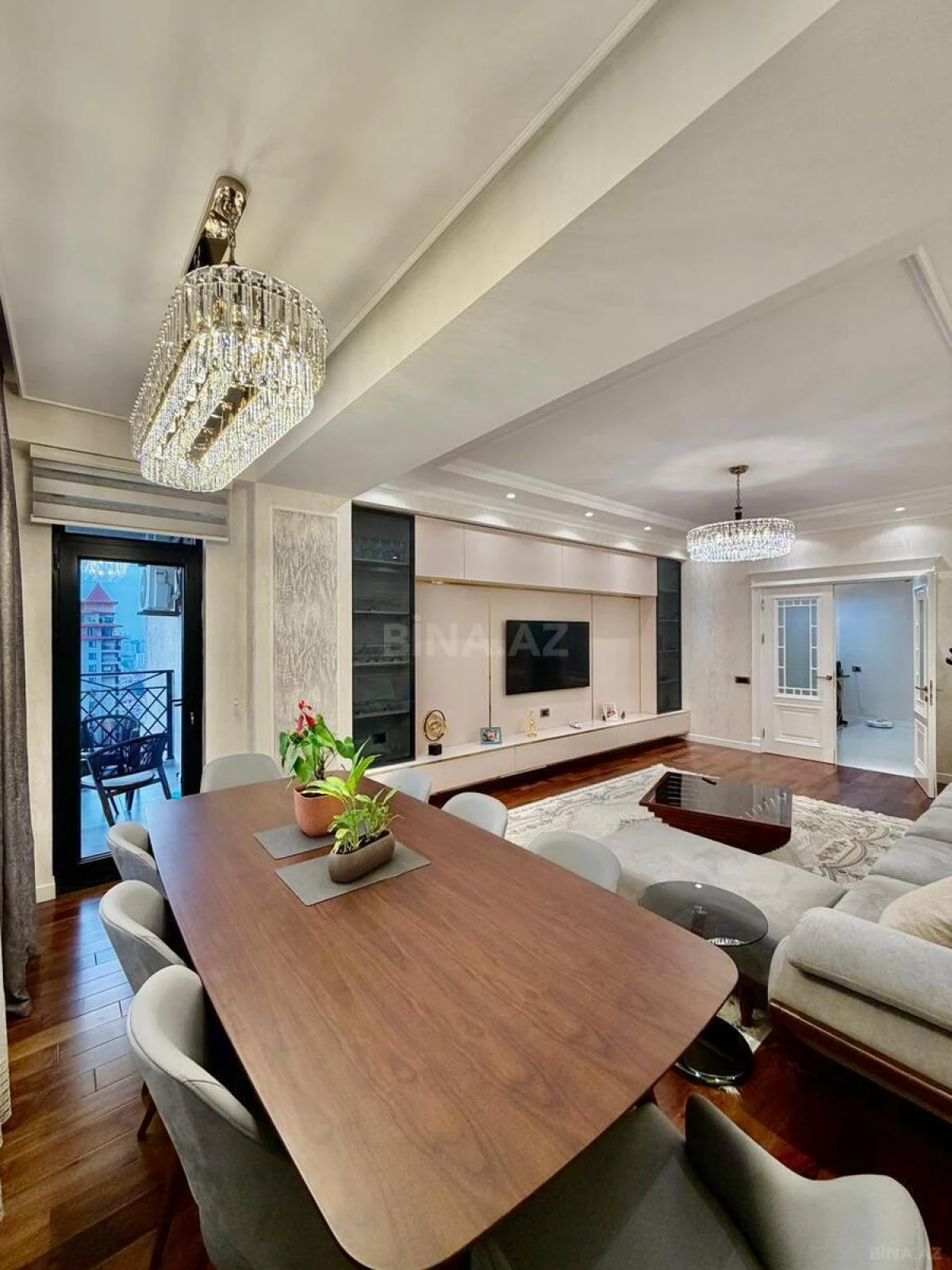 Satılır 3 otaqlı mənzil 125 m²