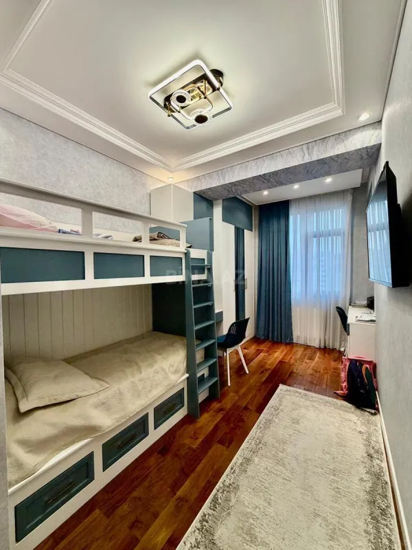 Satılır 3 otaqlı mənzil 125 m²