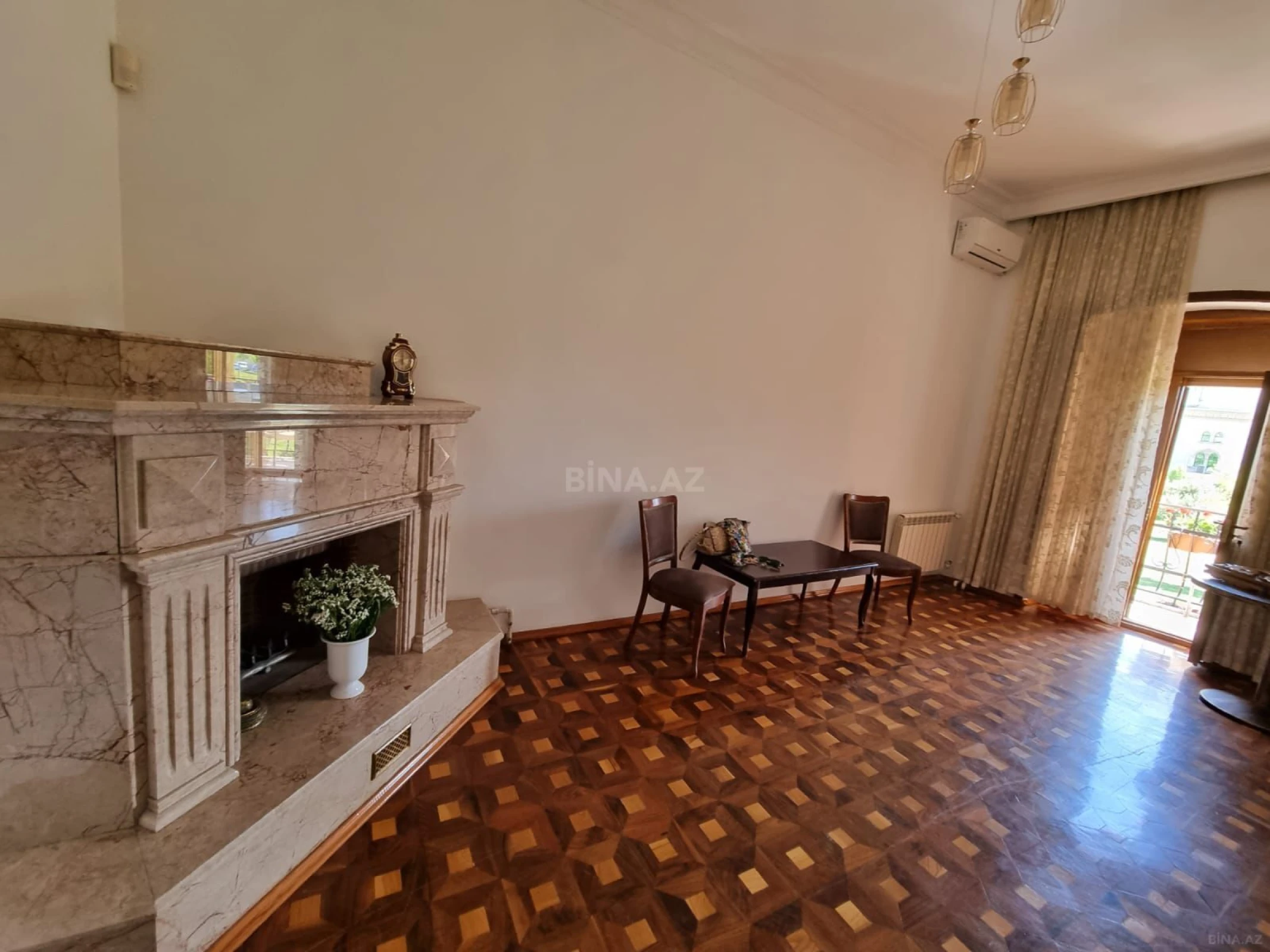 Kirayə verilir 5 otaqlı mənzil 300 m²