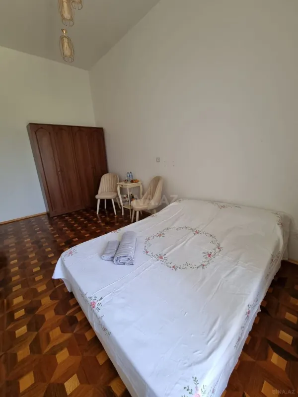 Kirayə verilir 5 otaqlı mənzil 300 m²