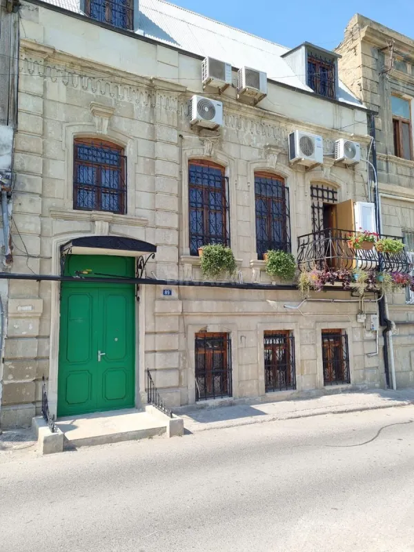 Kirayə verilir 5 otaqlı mənzil 300 m²