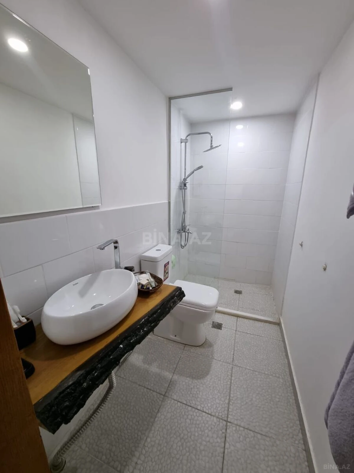 Kirayə verilir 5 otaqlı mənzil 300 m²