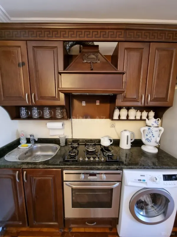 Kirayə verilir 5 otaqlı mənzil 300 m²