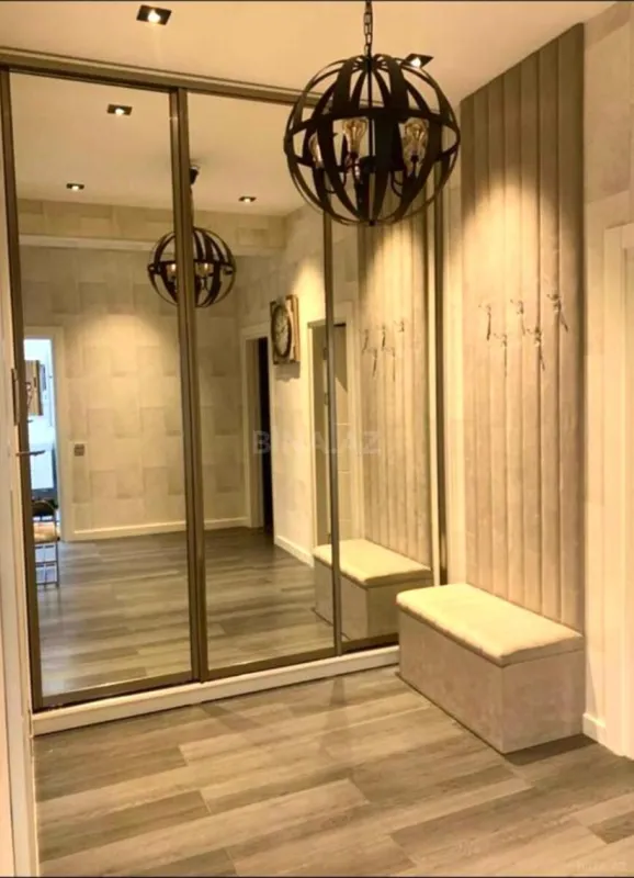 Satılır 2 otaqlı mənzil 92 m²