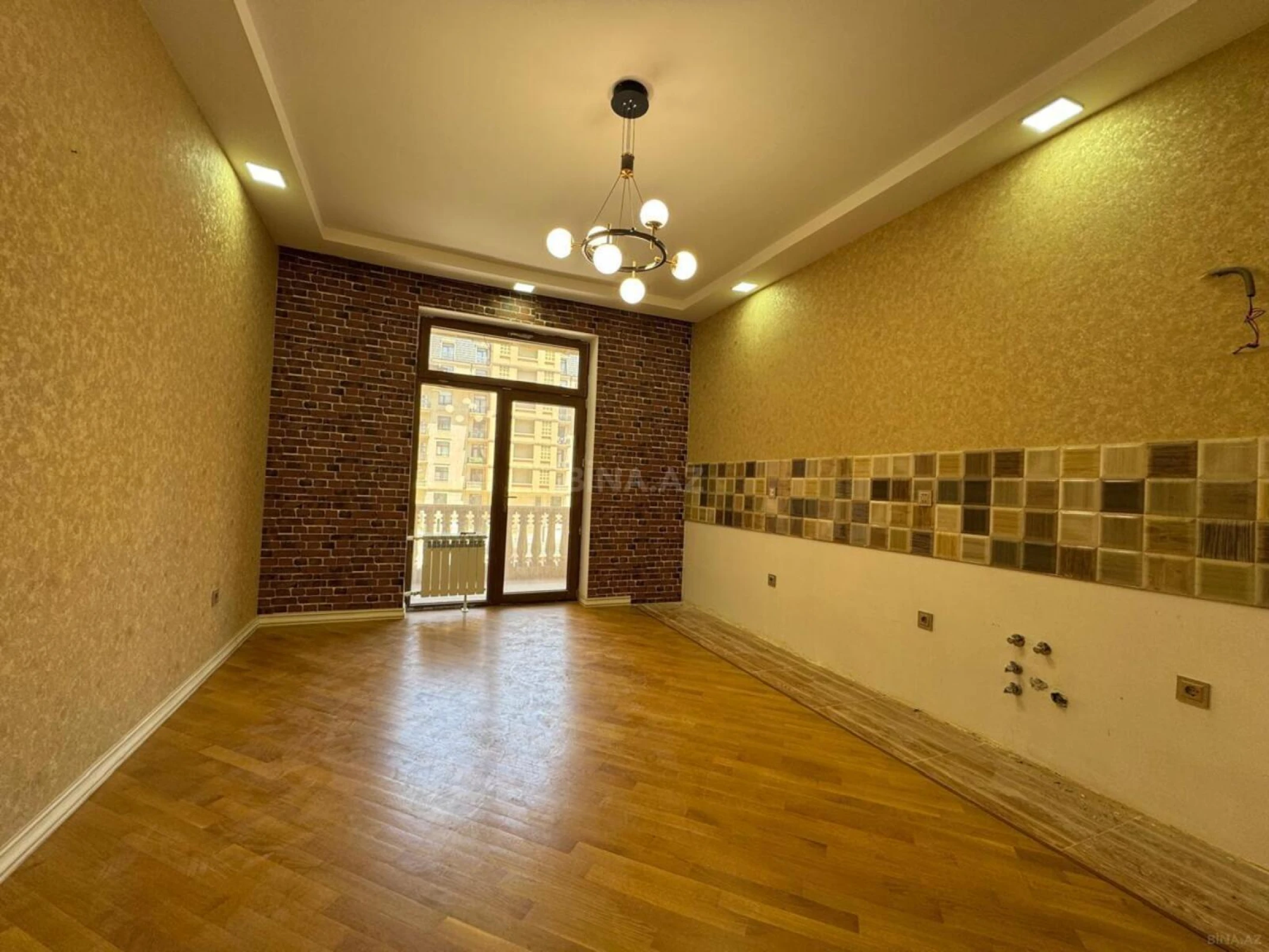 Satılır 2 otaqlı mənzil 92 m²
