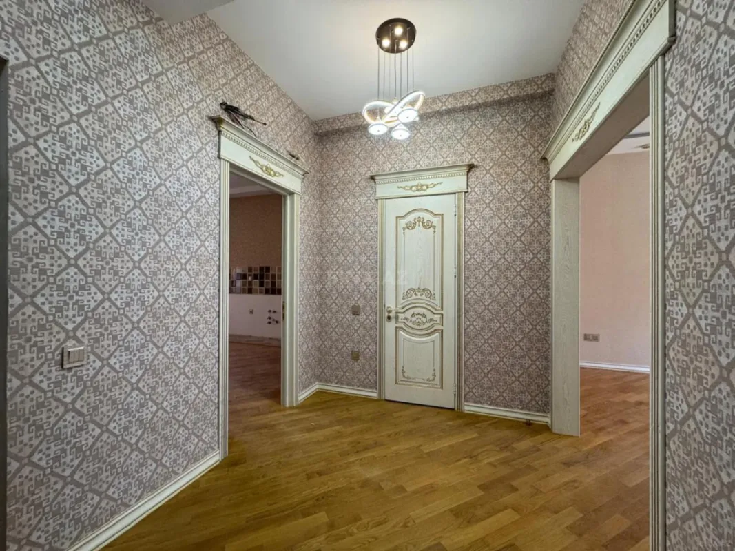 Satılır 2 otaqlı mənzil 92 m²