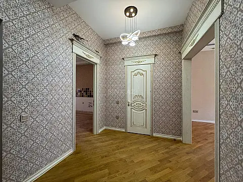 Satılır 2 otaqlı mənzil 92 m²