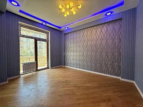 Satılır 2 otaqlı mənzil 92 m²