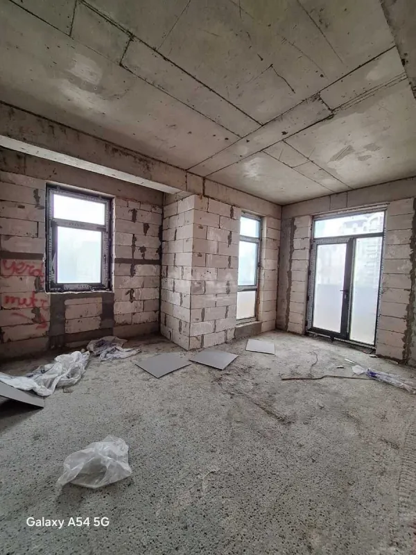 Satılır 3 otaqlı mənzil 122 m²