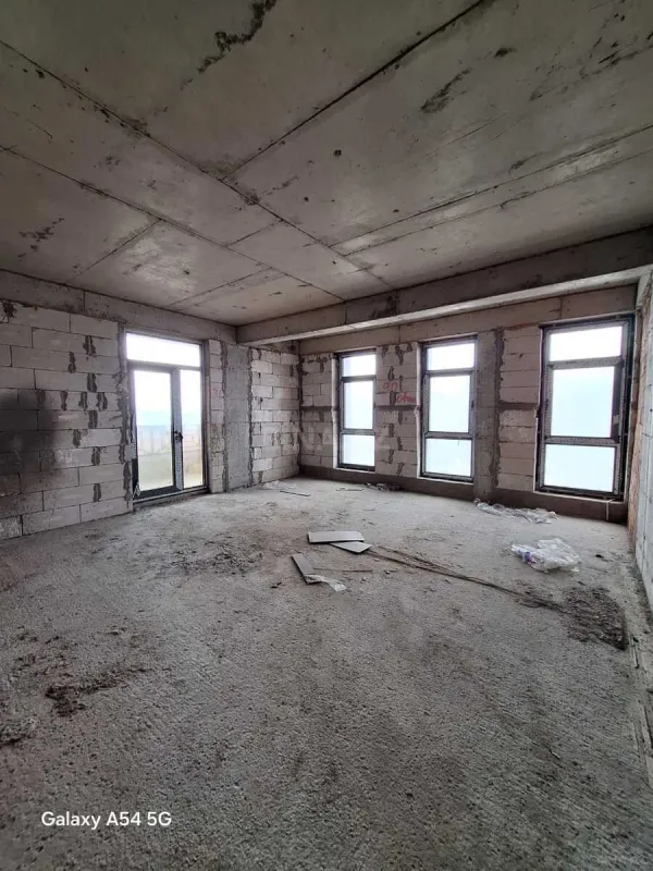 Satılır 3 otaqlı mənzil 122 m²