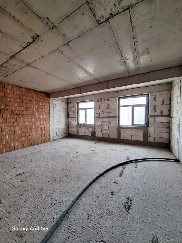 Satılır 3 otaqlı mənzil 122 m²