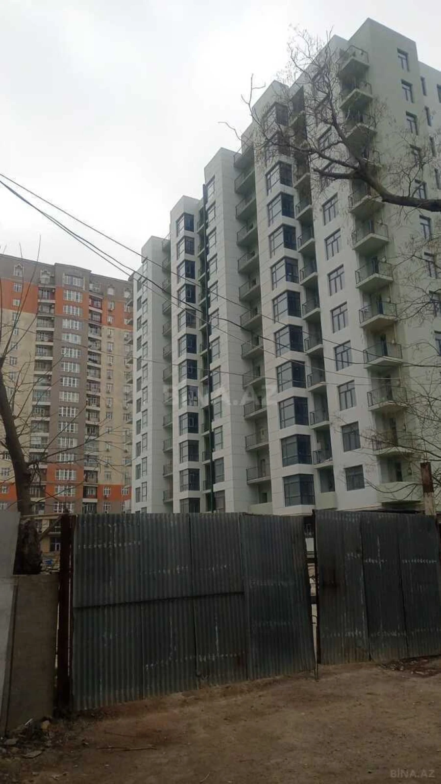 Satılır 3 otaqlı mənzil 122 m²