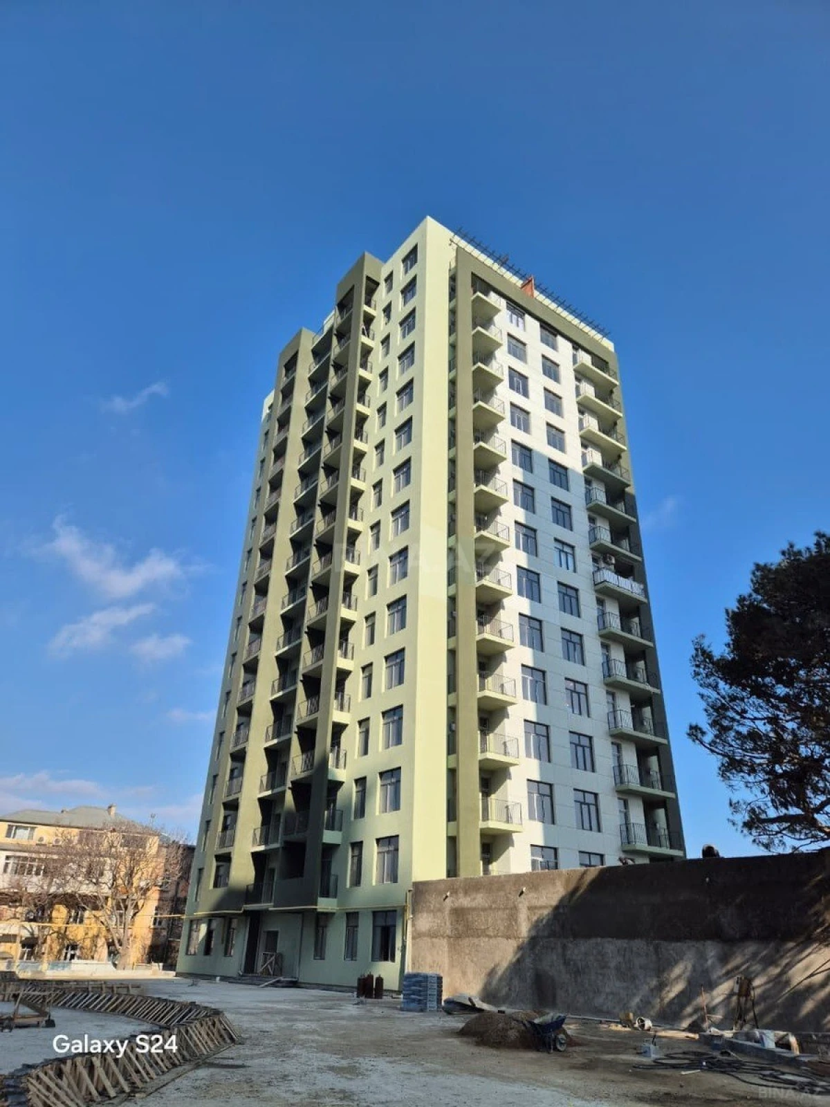 Satılır 3 otaqlı mənzil 122 m²