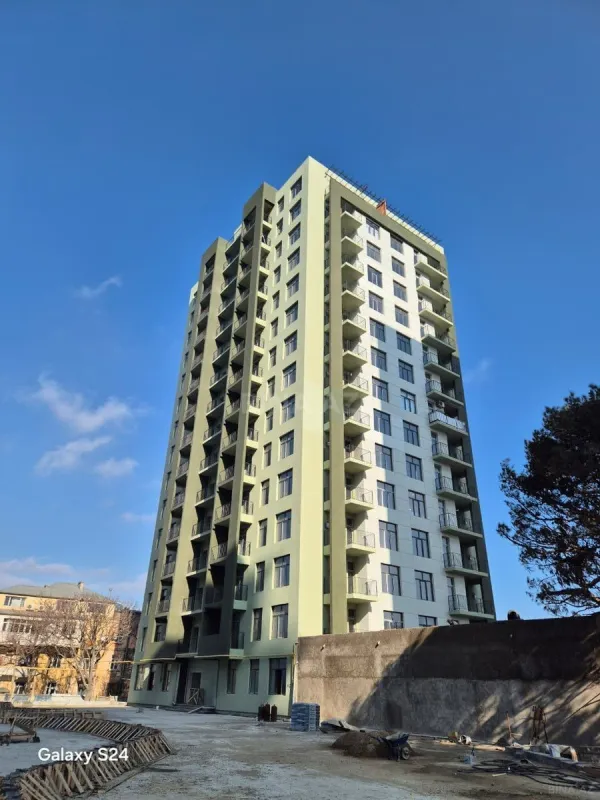Satılır 3 otaqlı mənzil 122 m²