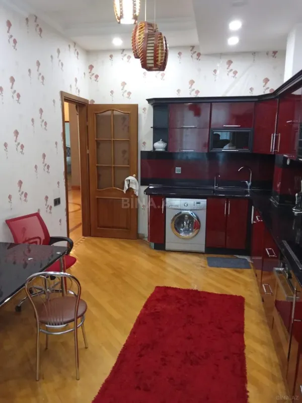 Kirayə verilir 4 otaqlı mənzil 210 m²