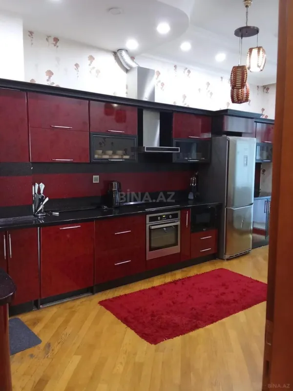 Kirayə verilir 4 otaqlı mənzil 210 m²