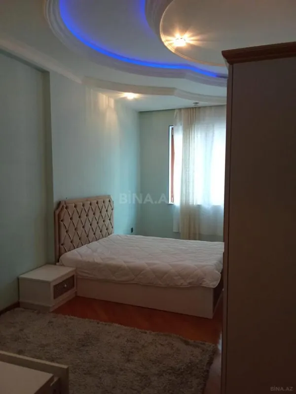 Kirayə verilir 4 otaqlı mənzil 210 m²
