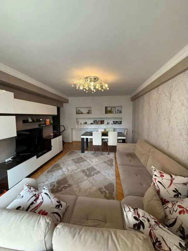 Satılır 3 otaqlı mənzil 110 m²