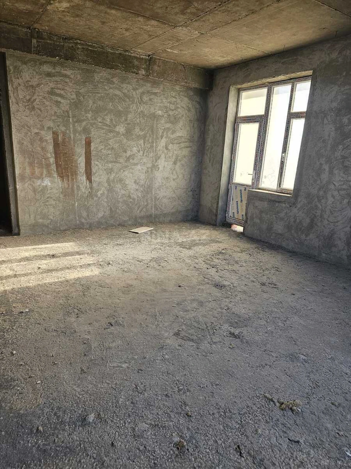 Satılır 3 otaqlı mənzil 139 m²