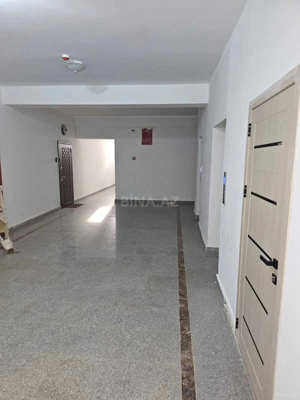 Satılır 3 otaqlı mənzil 139 m²