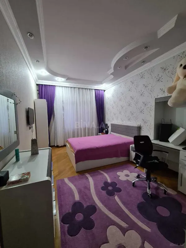 Satılır 5 otaqlı mənzil 245 m²