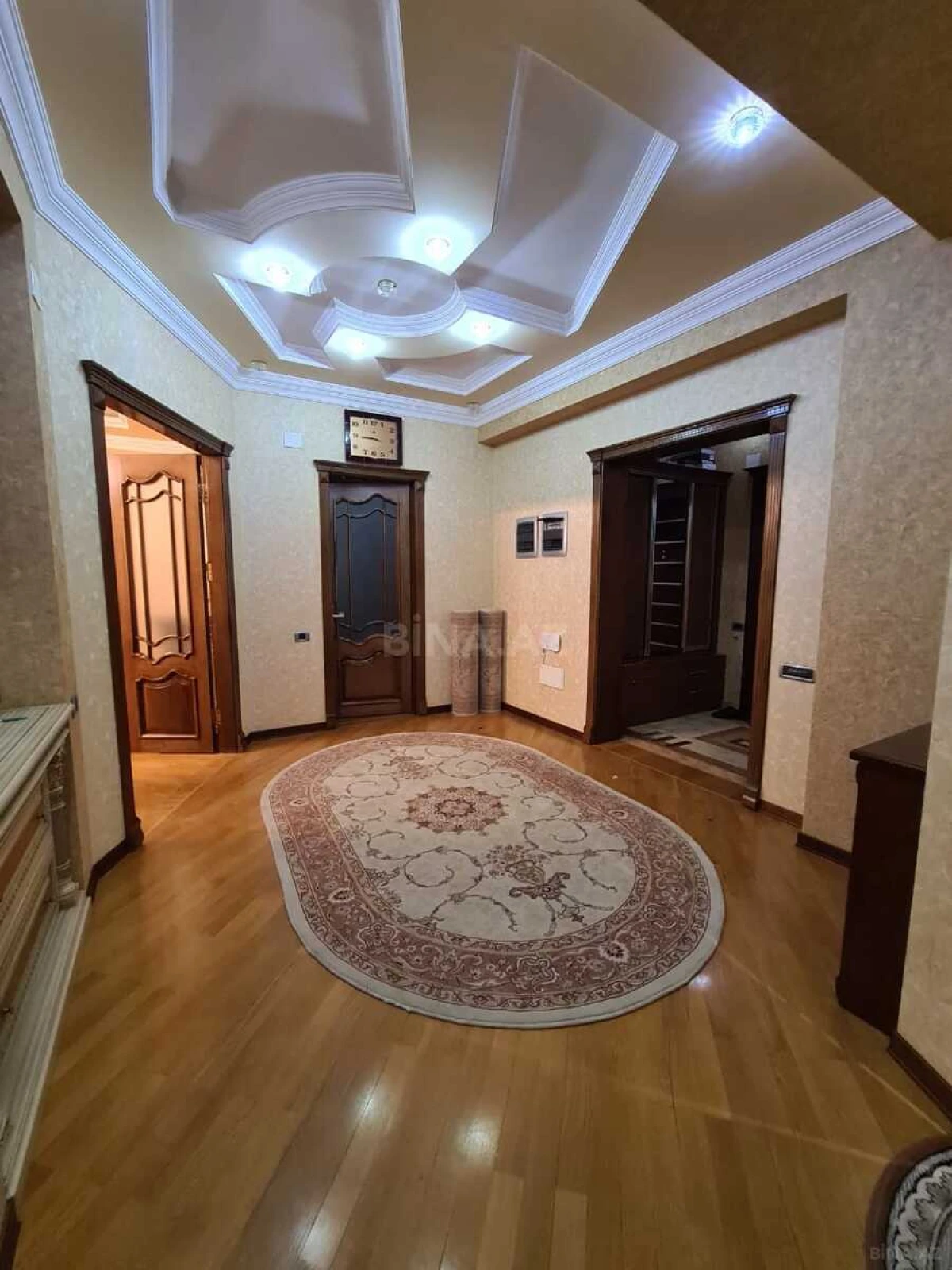 Satılır 5 otaqlı mənzil 245 m²