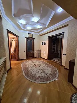 Satılır 5 otaqlı mənzil 245 m²