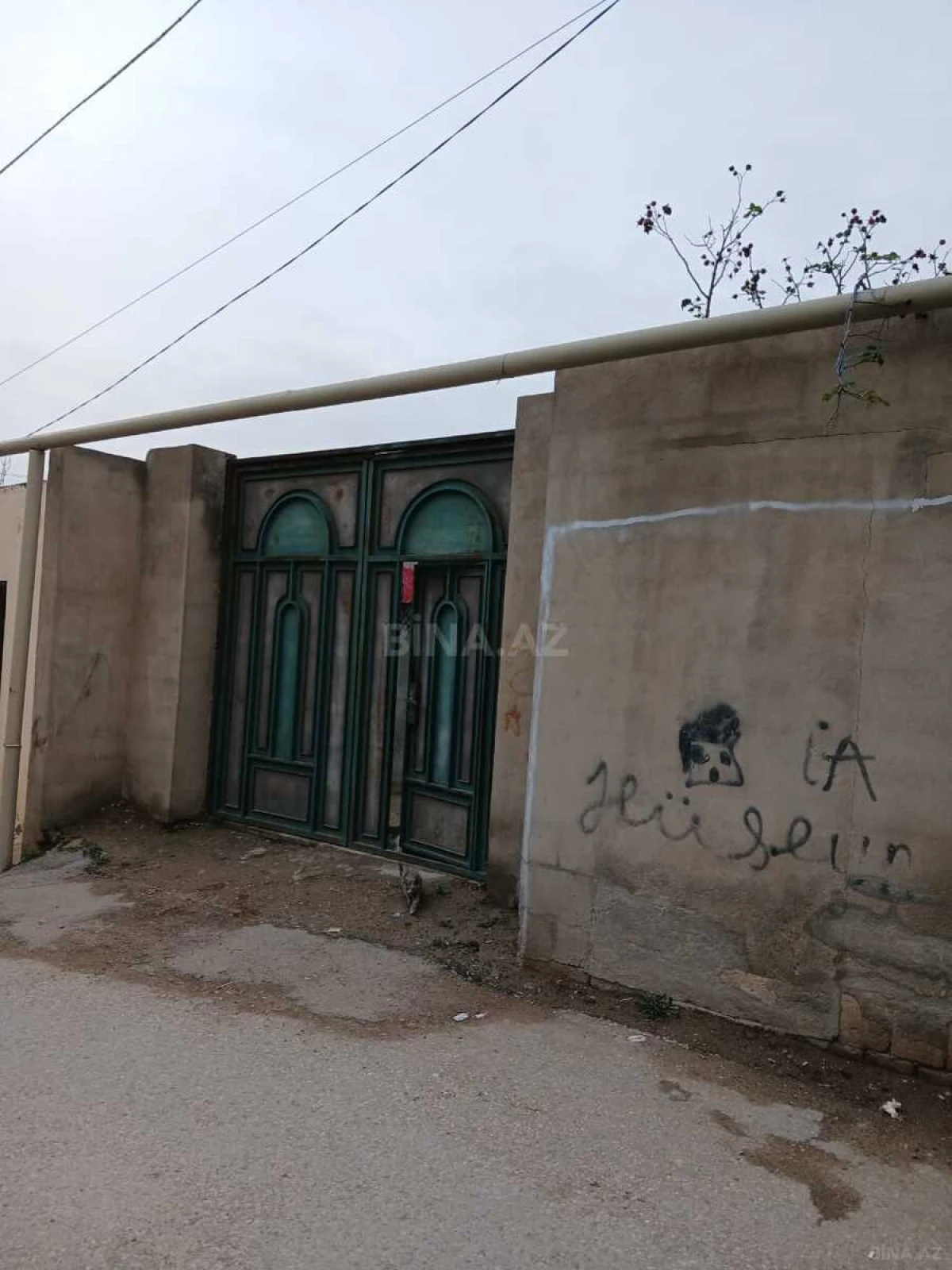 Satılır 5 otaqlı həyət evi 300 m²