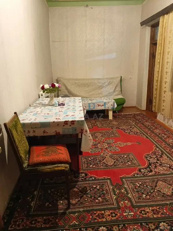Satılır 5 otaqlı həyət evi 300 m²