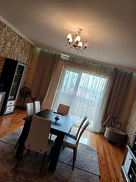 Satılır 5 otaqlı həyət evi 300 m²