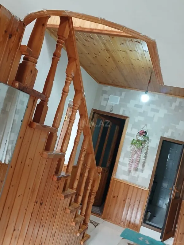 Satılır 5 otaqlı həyət evi 300 m²