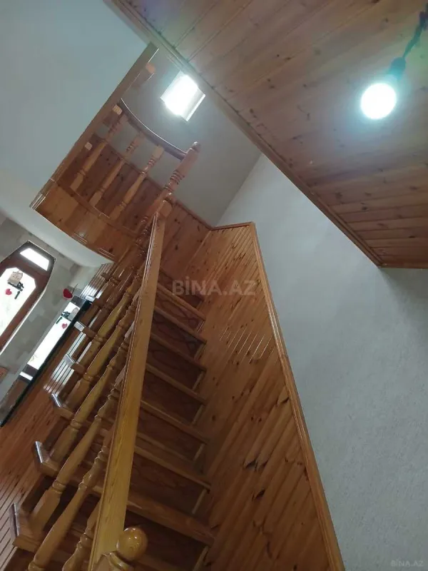 Satılır 5 otaqlı həyət evi 300 m²