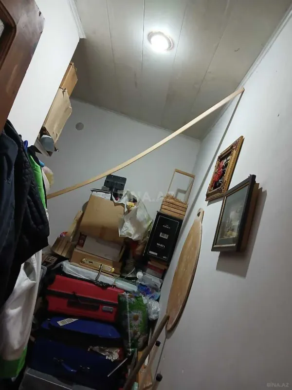 Satılır 5 otaqlı həyət evi 300 m²