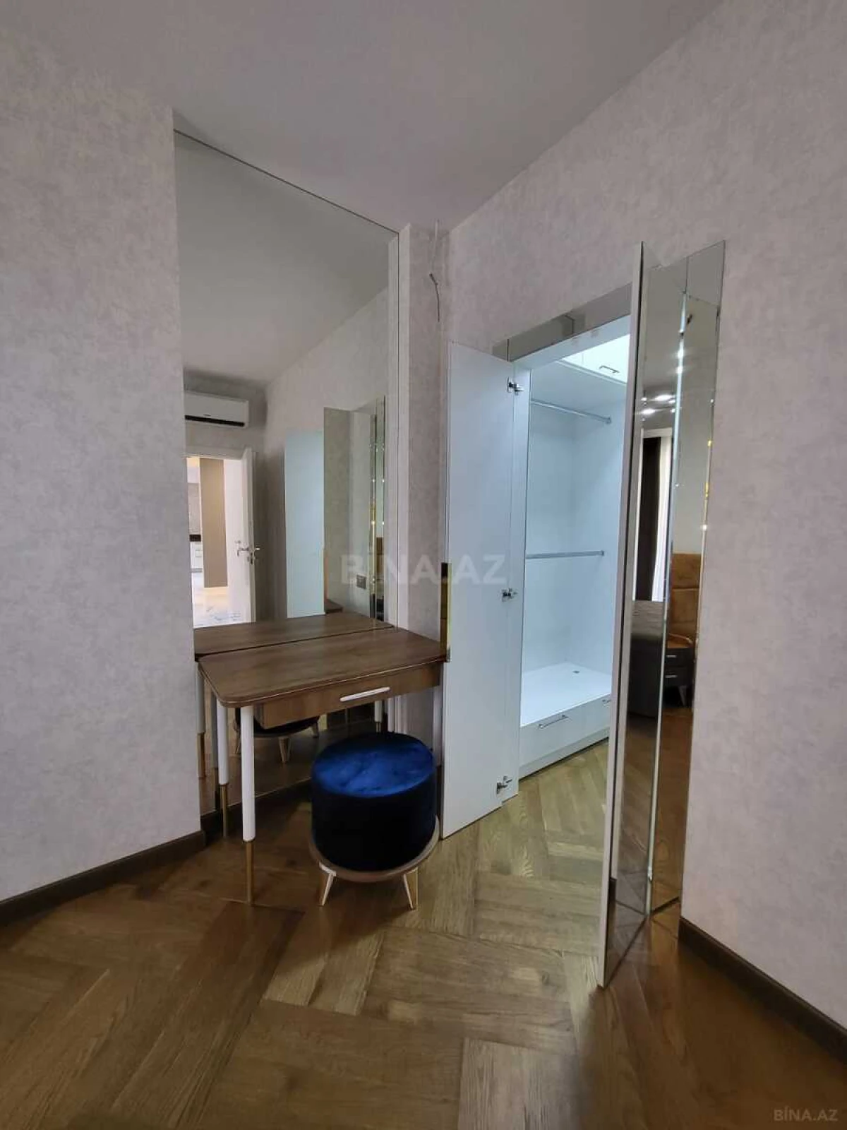 Kirayə verilir 3 otaqlı mənzil 98 m²