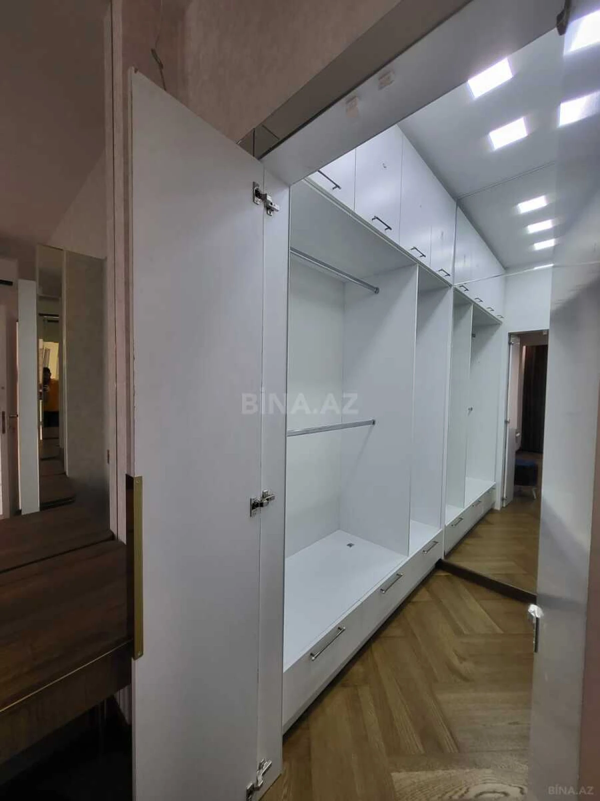 Kirayə verilir 3 otaqlı mənzil 98 m²