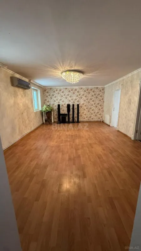 Satılır 3 otaqlı mənzil 132 m²