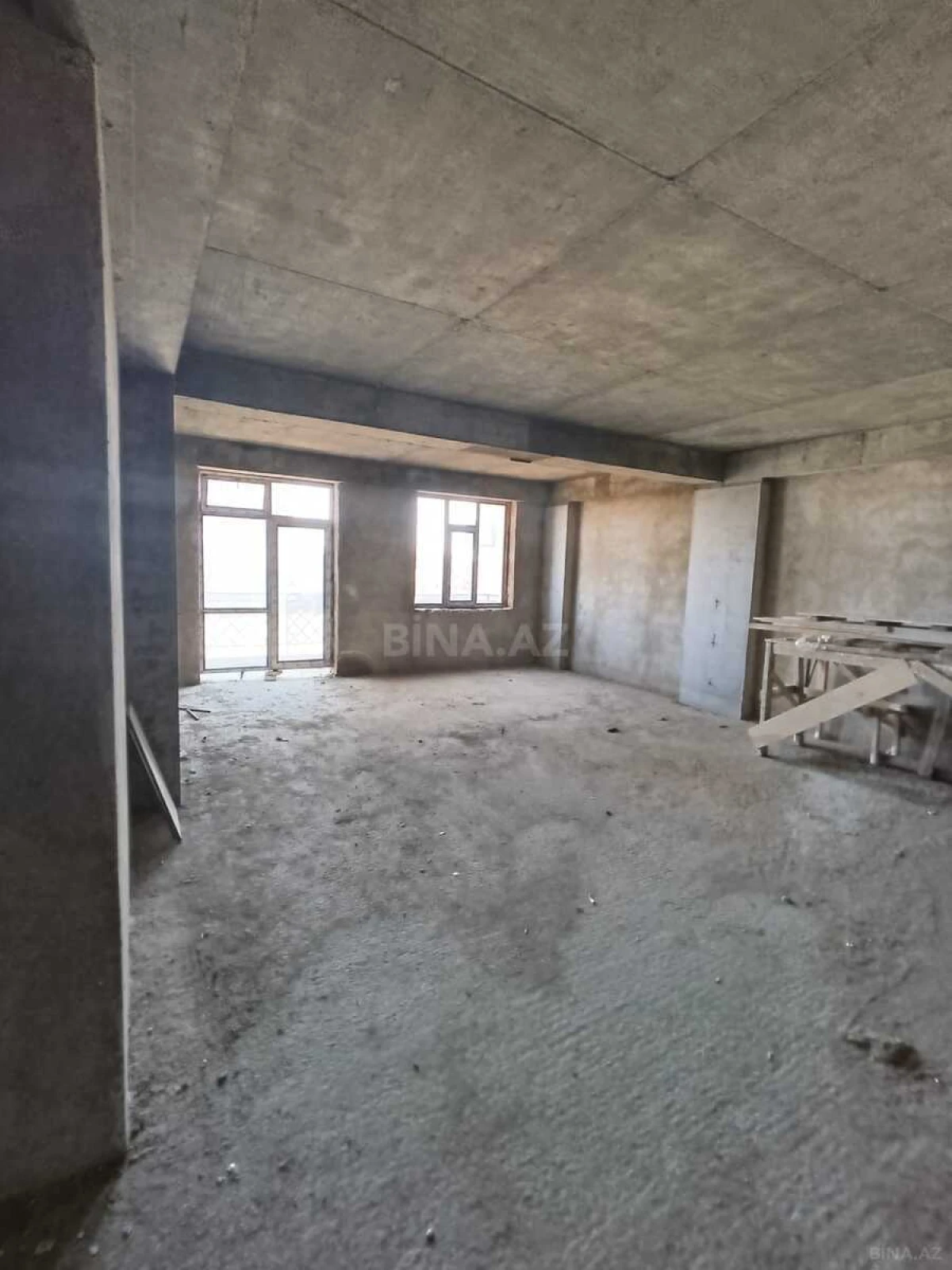 Satılır 4 otaqlı mənzil 216 m²