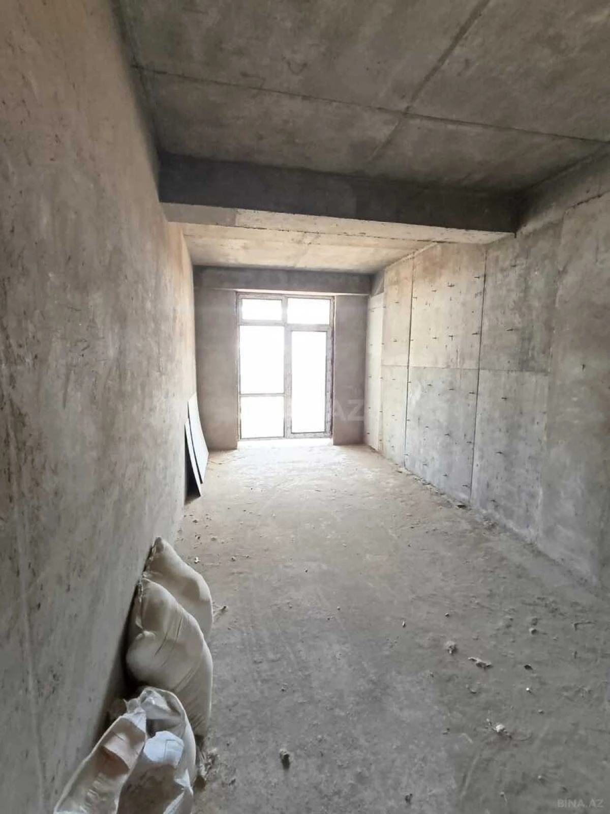 Satılır 4 otaqlı mənzil 216 m²