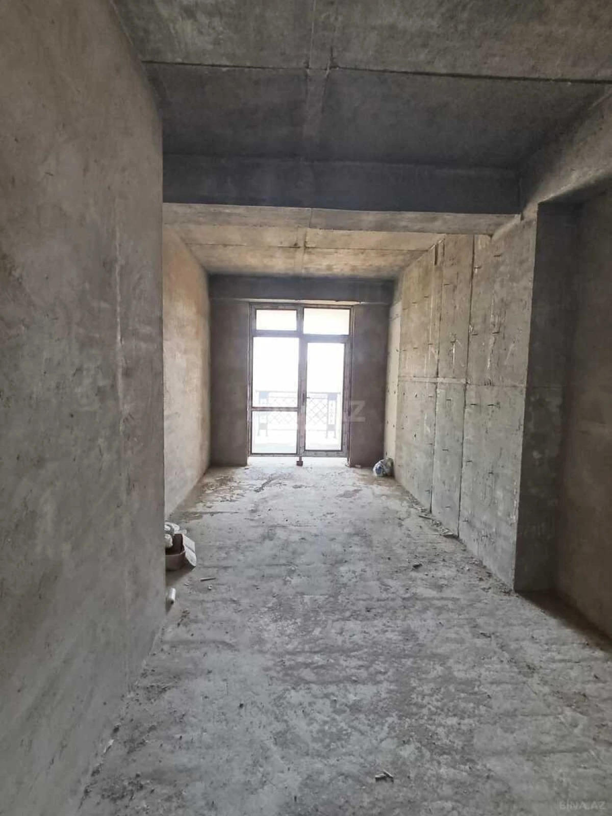 Satılır 4 otaqlı mənzil 216 m²