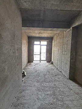 Satılır 4 otaqlı mənzil 216 m²