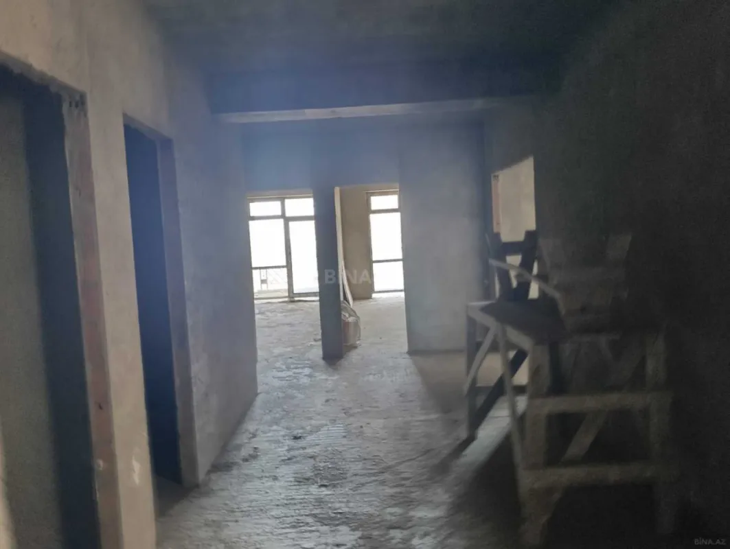 Satılır 4 otaqlı mənzil 216 m²