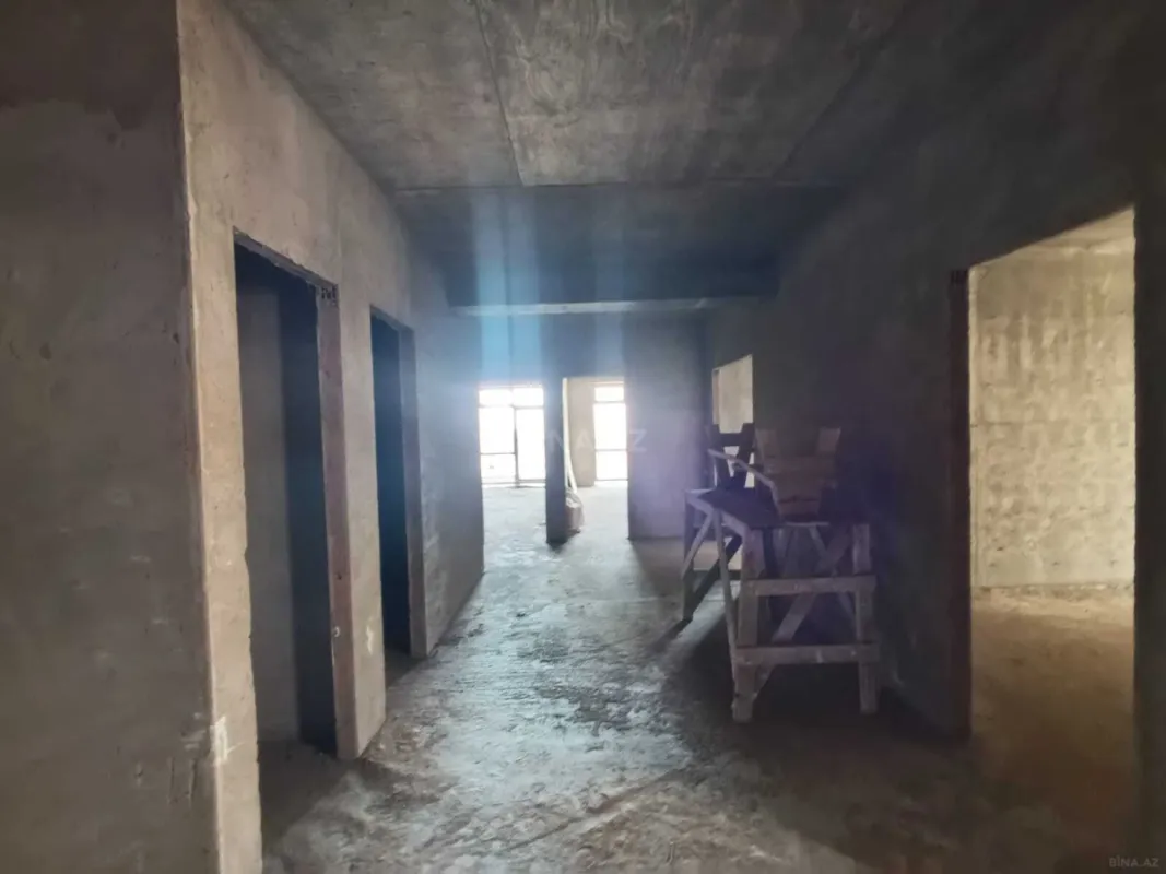 Satılır 4 otaqlı mənzil 216 m²
